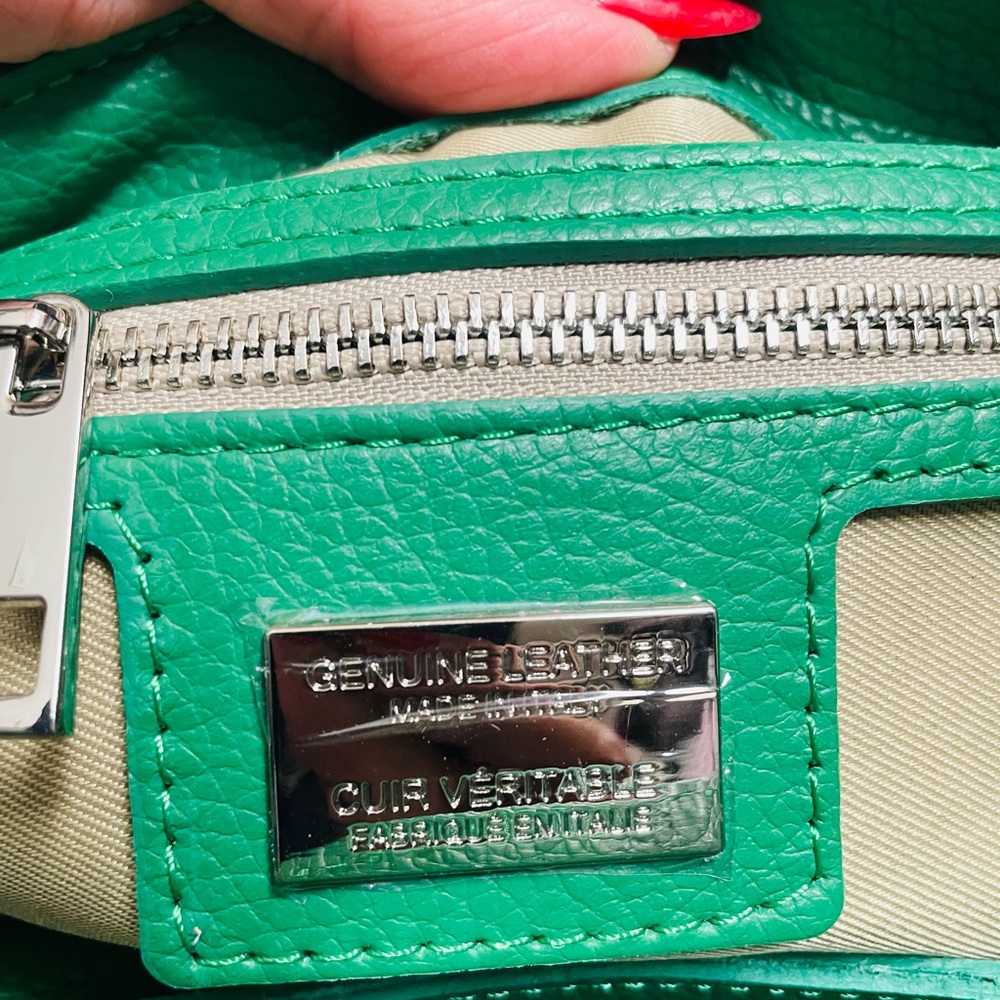 NWOT Vibrant Green Chain Strap Shoulder Bag - Picture 2 of 4